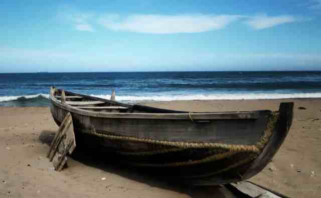 Une barque sur la plage dans un rêve :