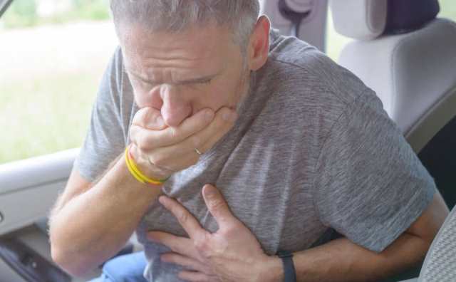 Rêver de vomissements d'un homme en voiture, pourquoi?