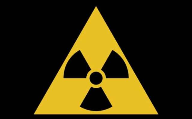 Symbole panneau rayonnement ionisant :