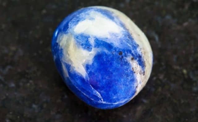Pierre Sodalite : vertus et bienfaits en lithothérapie