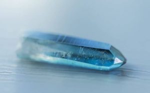 Rêver de cristal bleu : quelles interprétations, symbolisme et significations ?