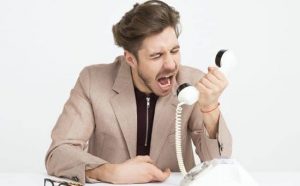 Rêver de se disputer au téléphone : quelles interprétations, symbolisme et significations ?