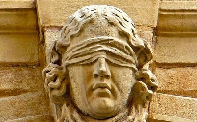 Le bandeau de la justice : symbolisme et interprétation