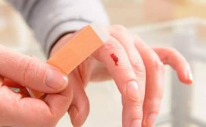 Rêver de se couper la main : quelles interprétations, symbolisme et significations ?