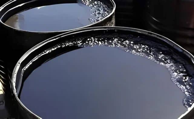 Pourquoi rêve-t-on de goudron liquide ?