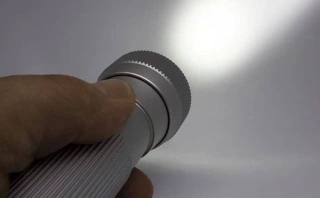 Rêver de lampe torche : signification et interprétations