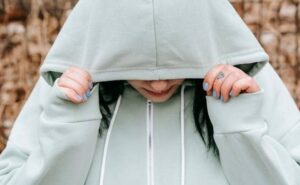 Pourquoi rêver de capuche ?